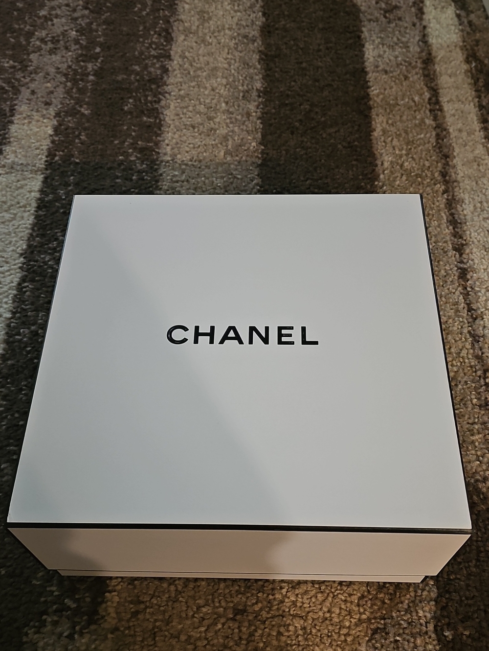 CHANEL Gift Box 10.5x10.5x4.5 Authenthic + 2 Dust Bags